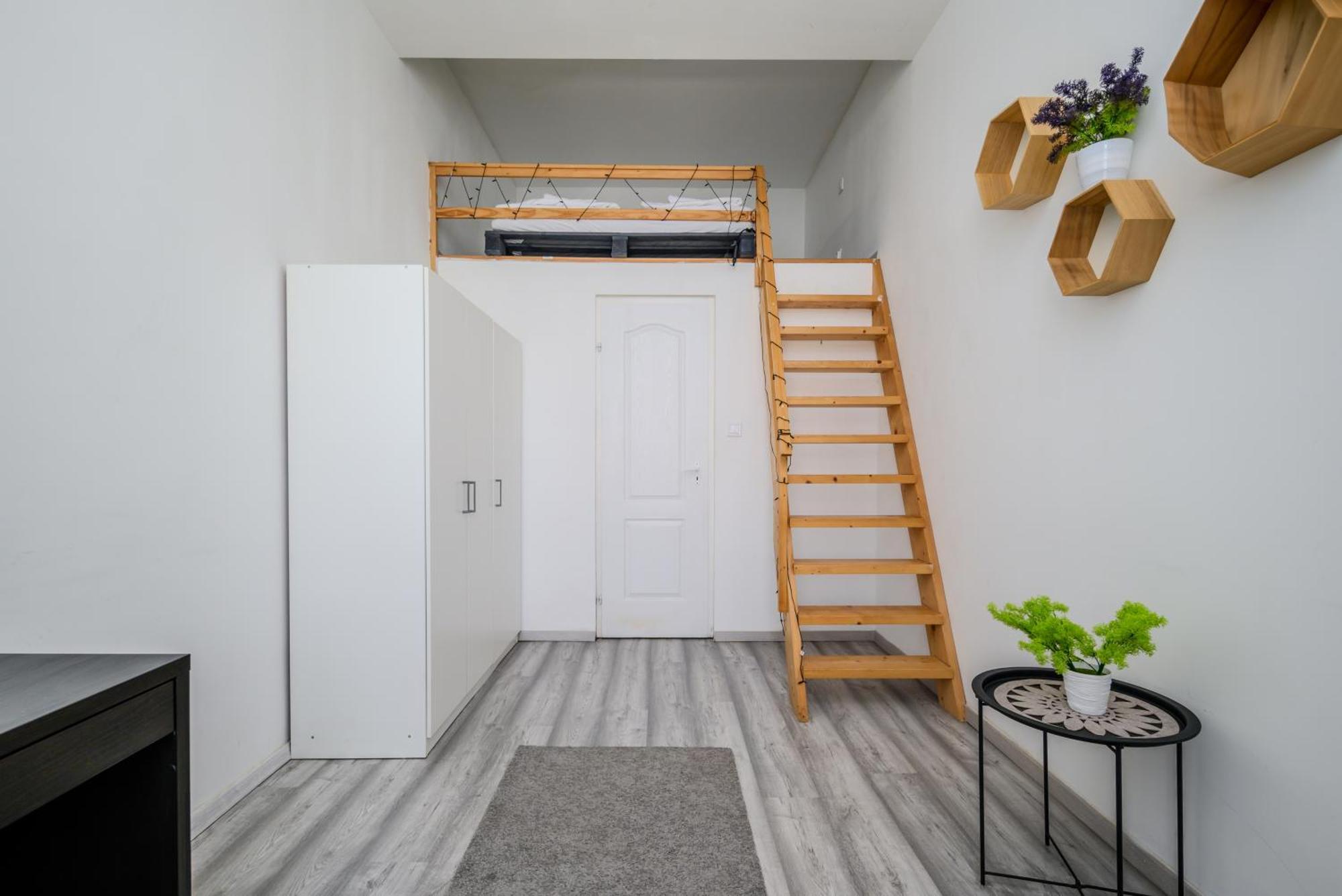 5 Bedrooms Keleti-Home بودابست المظهر الخارجي الصورة